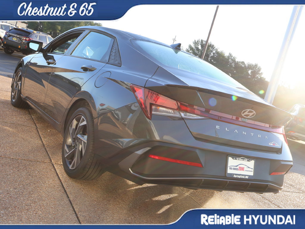 Certified 2025 Hyundai Elantra Sport FWD image 4
