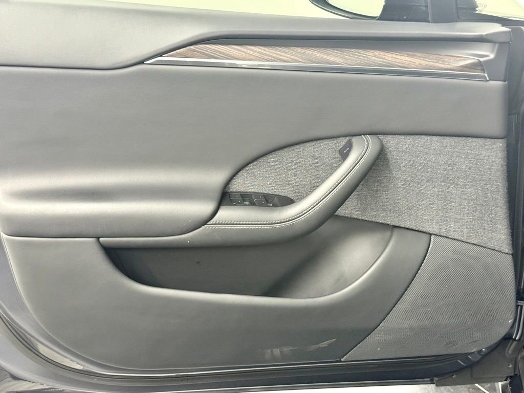 Used 2022 Tesla Model S image 17