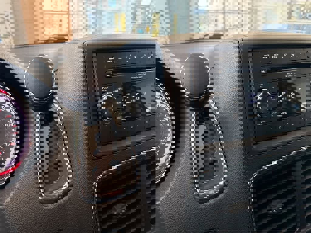 Used 2015 Dodge Grand Caravan SXT w/ UConnect Hands-Free Group image 31