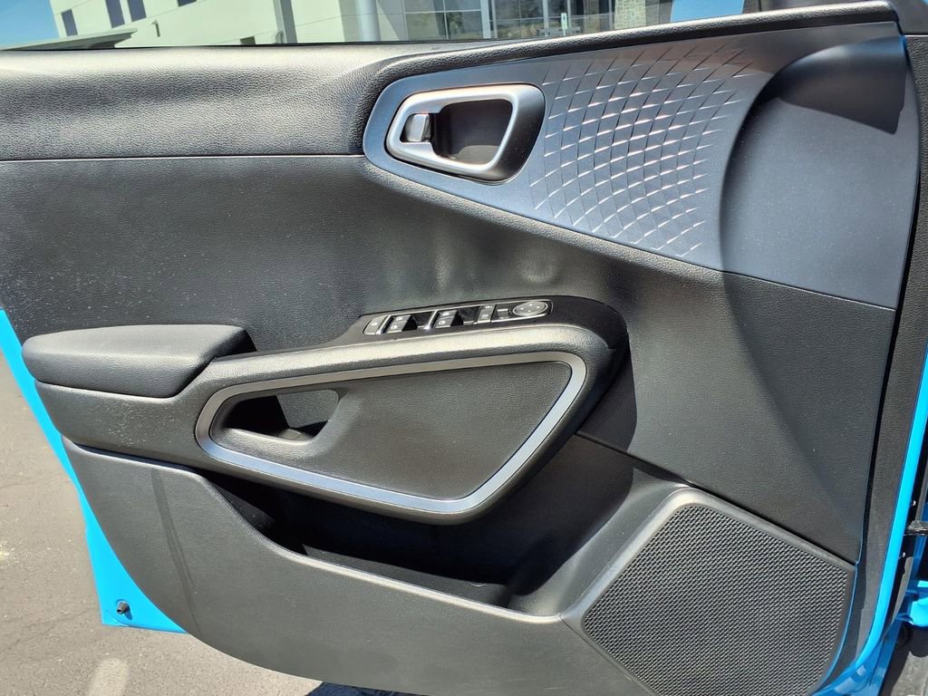 Used 2023 Kia Soul EX image 27