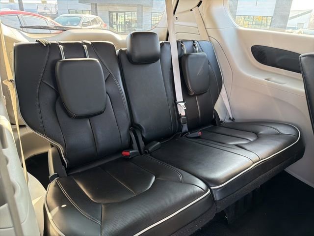 Used 2023 Chrysler Pacifica Limited image 17