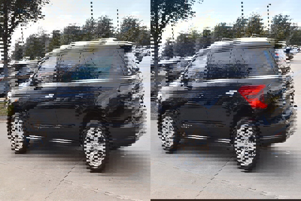 Used 2023 Ford Expedition Platinum image 11