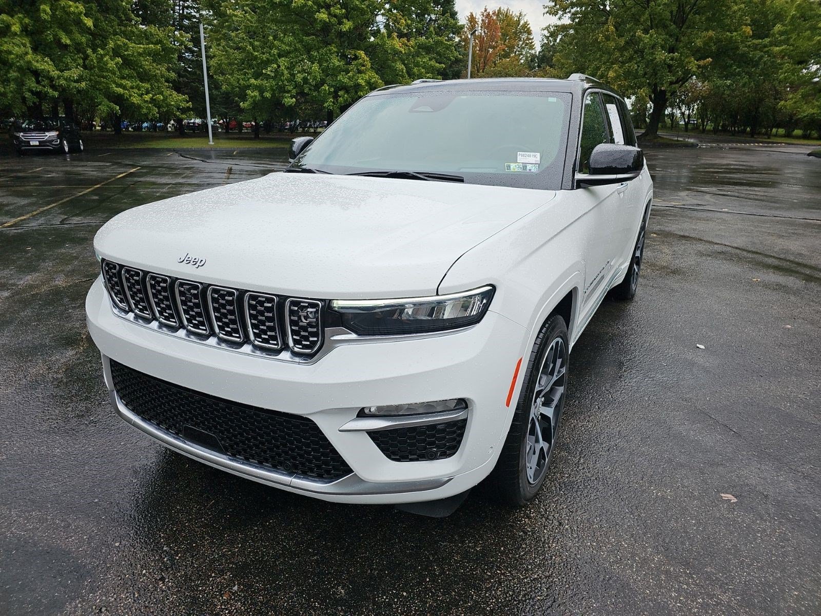 Used 2023 Jeep Grand Cherokee Summit AWD/4WD image 2