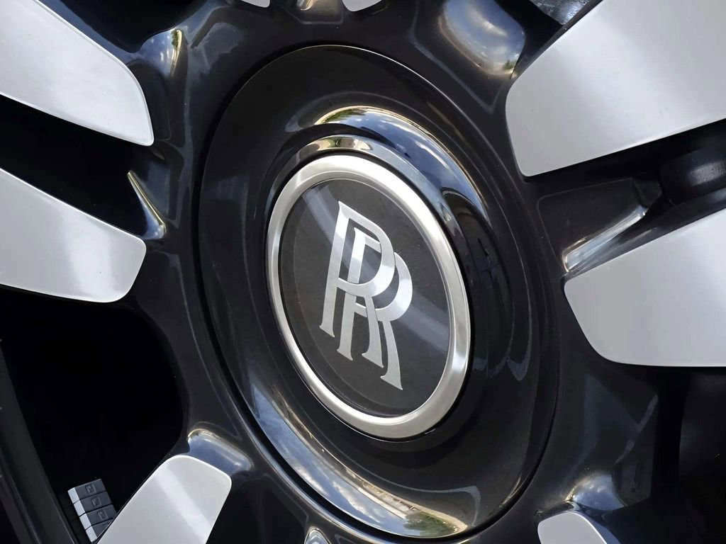 Certified 2025 Rolls-Royce Cullinan AWD/4WD image 24