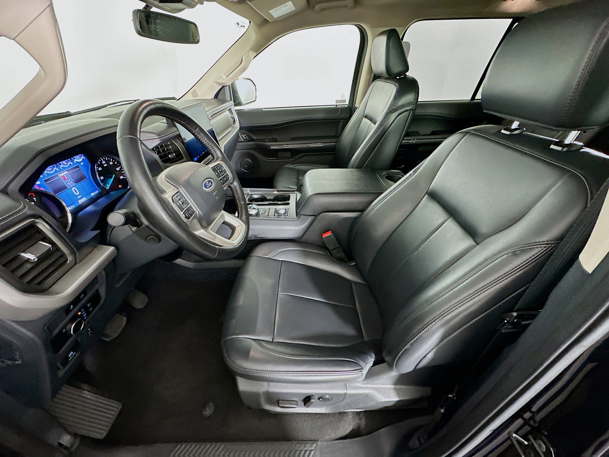 Used 2024 Ford Expedition Max XLT image 13