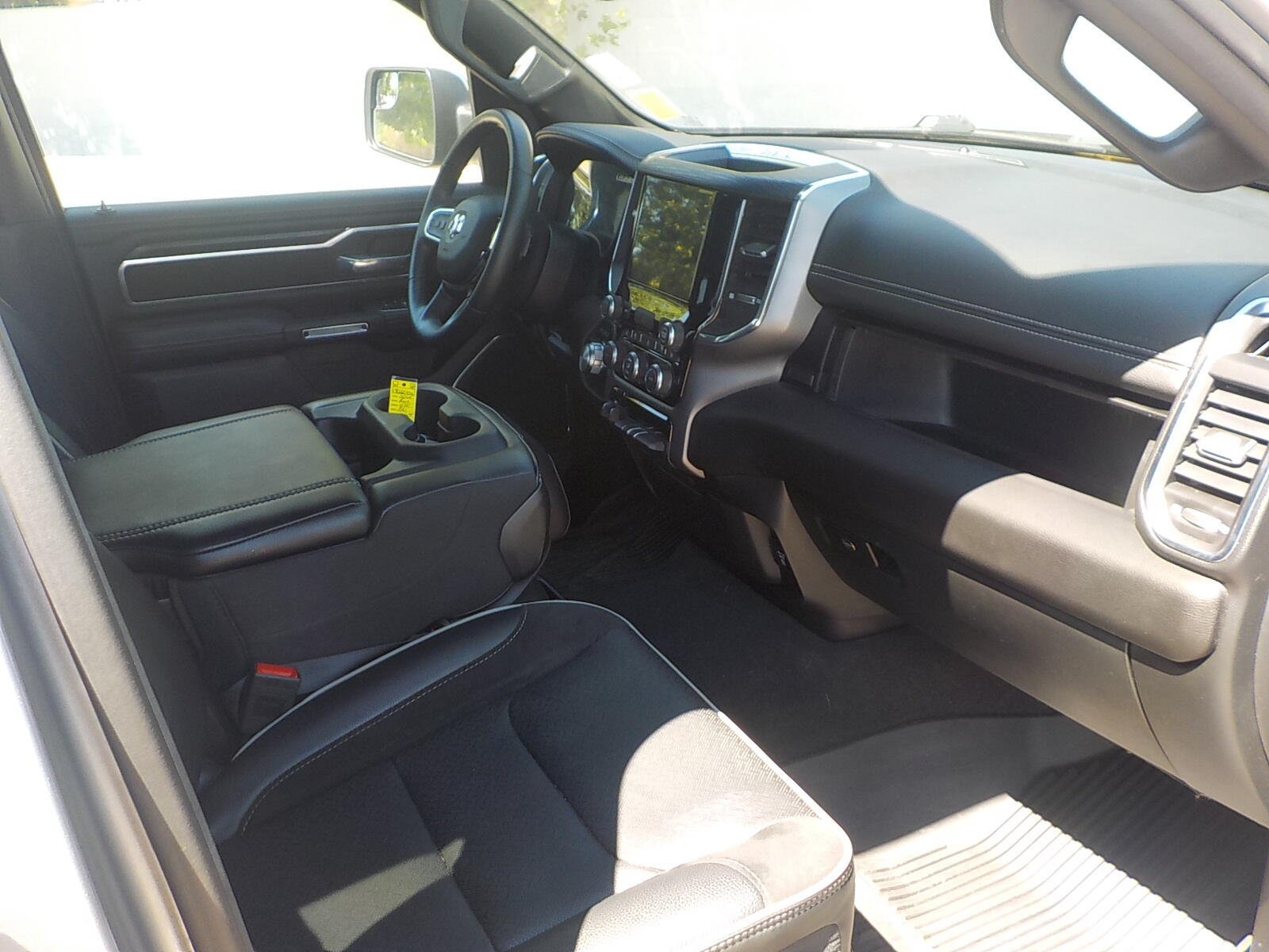 Used 2024 RAM 1500 Laramie AWD/4WD image 22