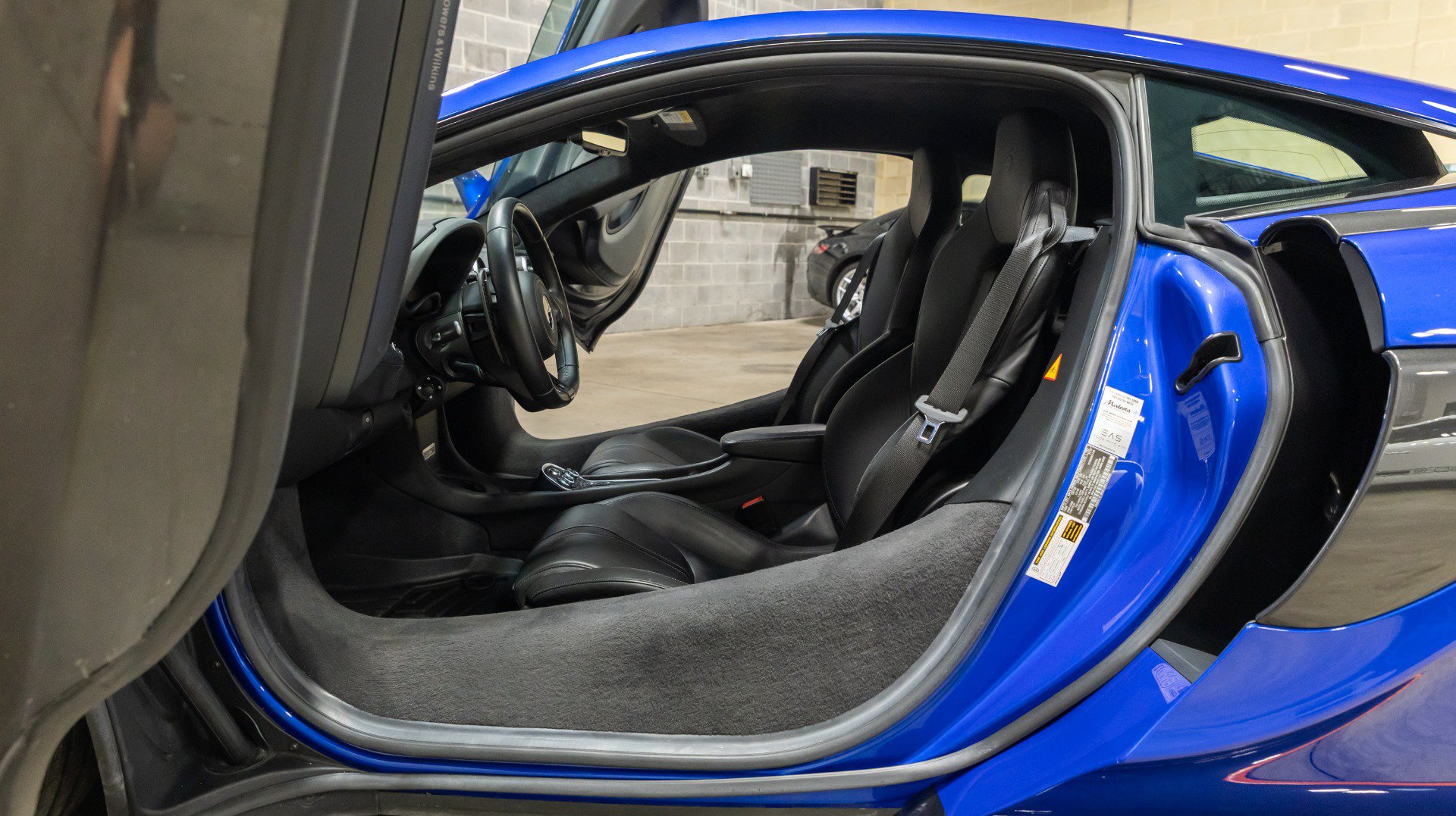 Used 2019 McLaren 570S Coupe RWD image 36