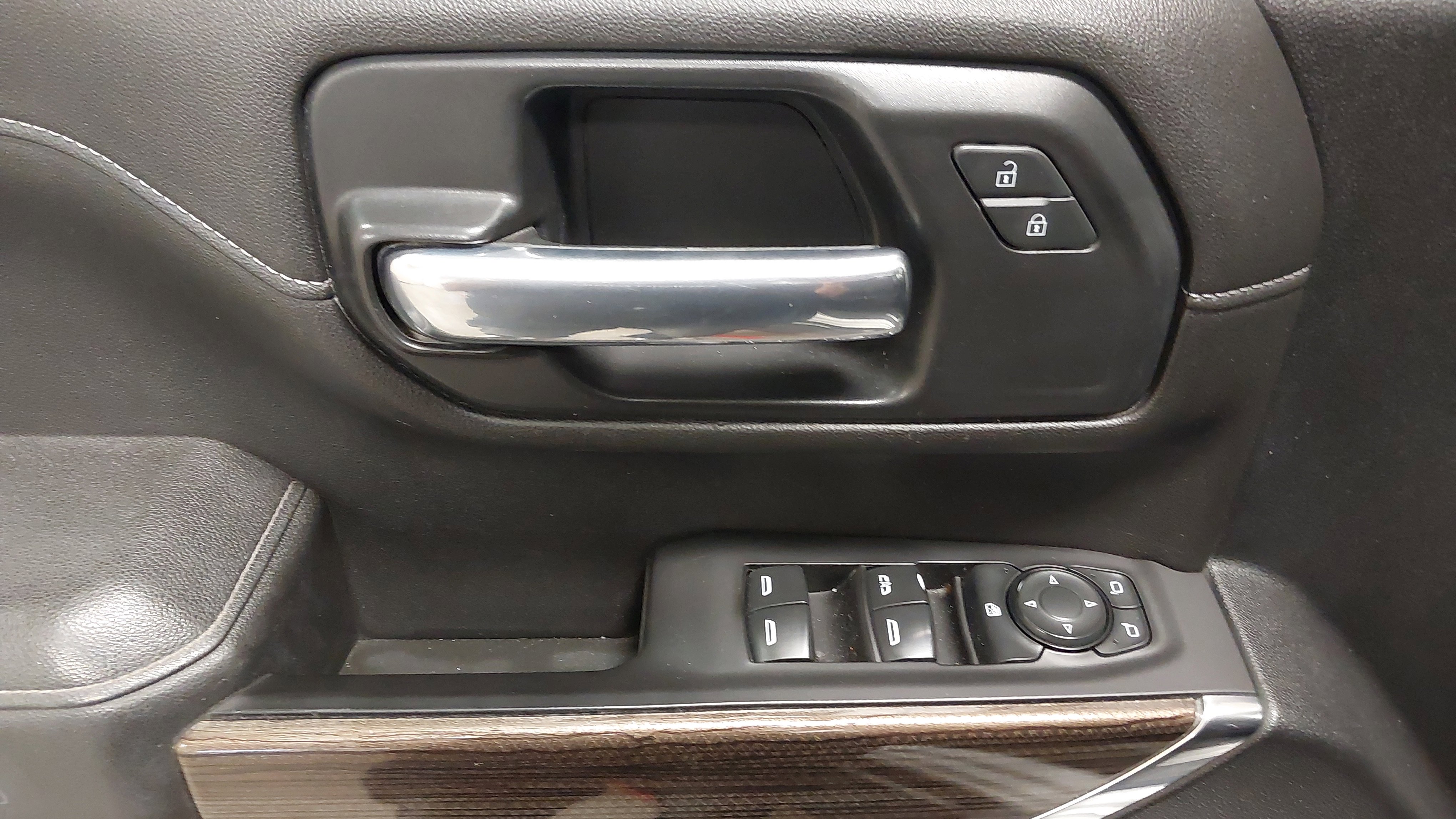 Used 2021 Chevrolet Silverado 2500 LT w/ Snow Plow Prep/Camper Package image 25