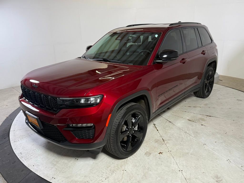 Used 2023 Jeep Grand Cherokee Limited w/ Black Appearance Package image 3