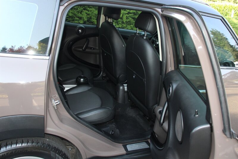 Used 2011 MINI Cooper Countryman FWD image 6