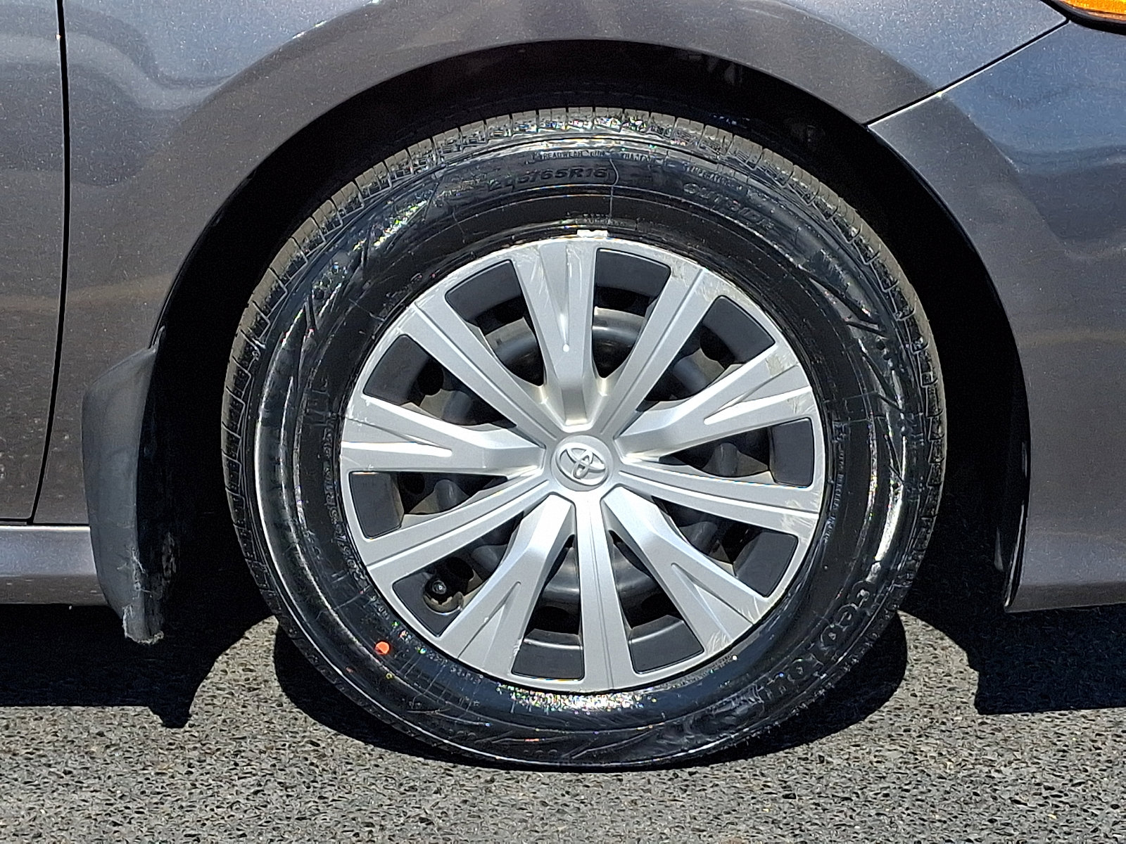 Used 2018 Toyota Camry LE image 7