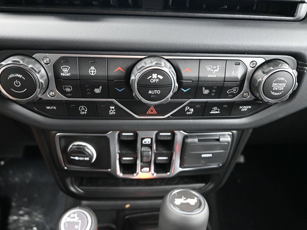 New 2025 Jeep Wrangler Sahara image 24