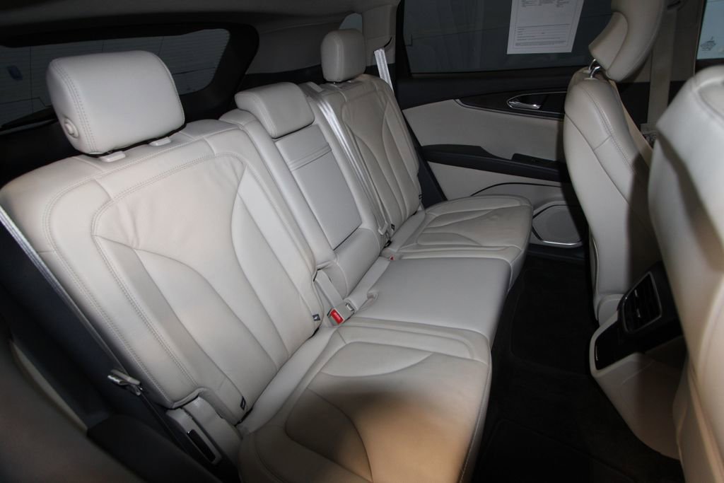 Used 2016 Lincoln MKX Reserve w/ Driver Assistance Package image 27