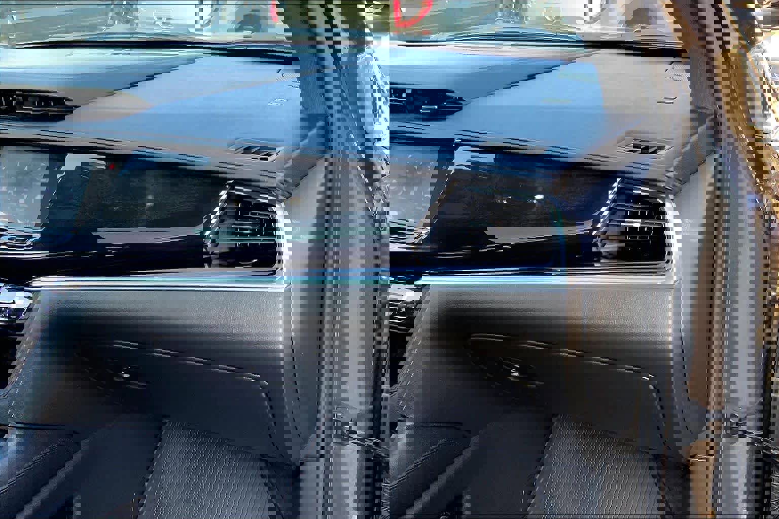 Used 2023 Cadillac XT6 Premium Luxury image 17