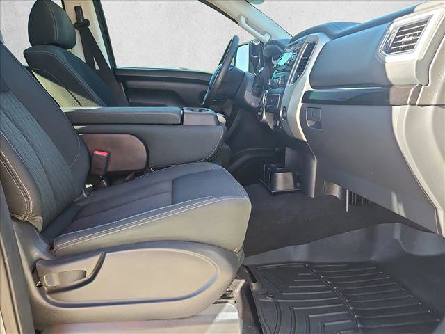 Used 2017 Nissan Titan SV image 19