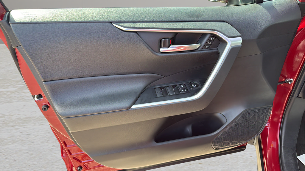 Used 2020 Toyota RAV4 XLE Premium AWD/4WD image 10