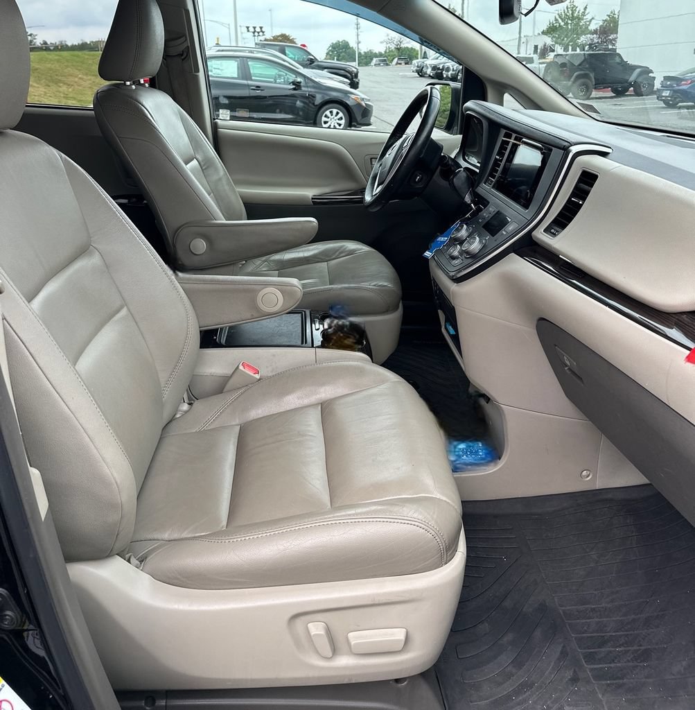 Used 2017 Toyota Sienna XLE w/ XLE Navigation Package FWD image 9