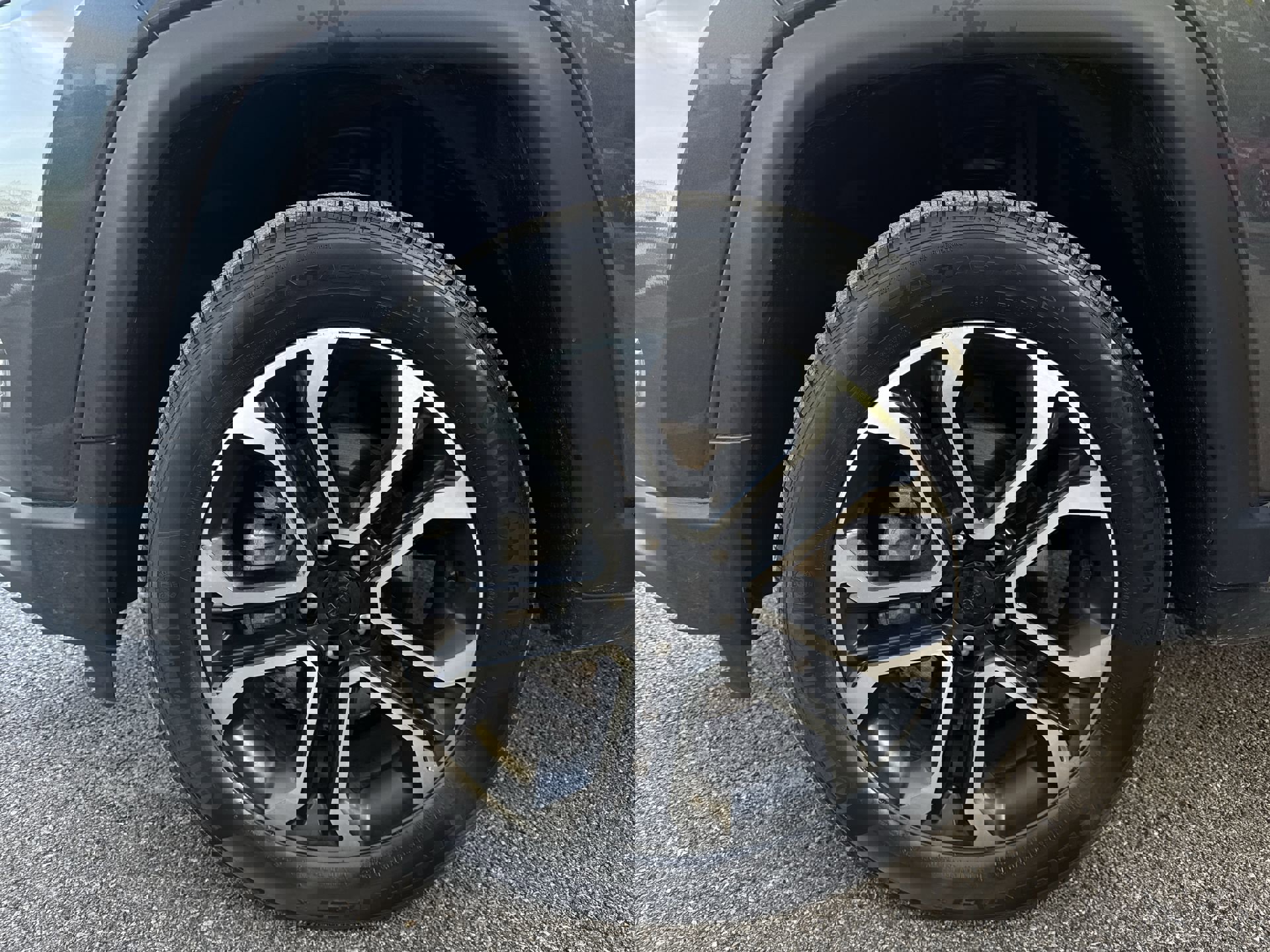 Used 2022 Jeep Compass Limited image 32