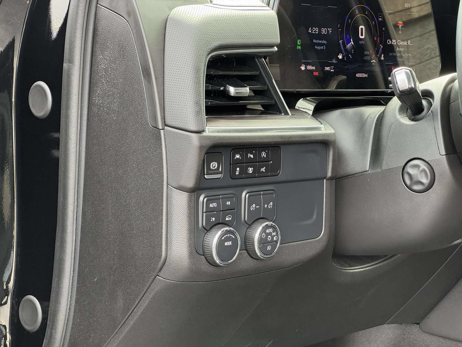 Used 2025 Chevrolet Tahoe Premier AWD/4WD image 13