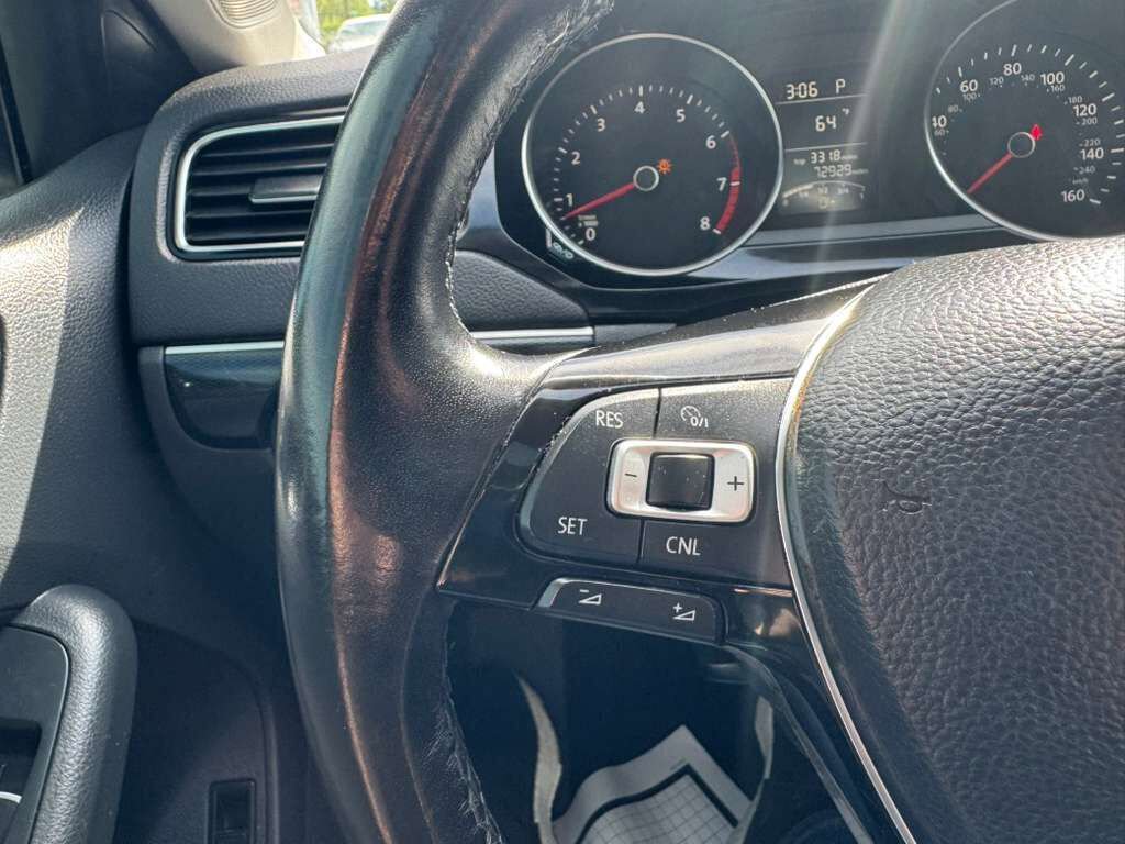 Used 2016 Volkswagen Jetta SEL FWD image 21