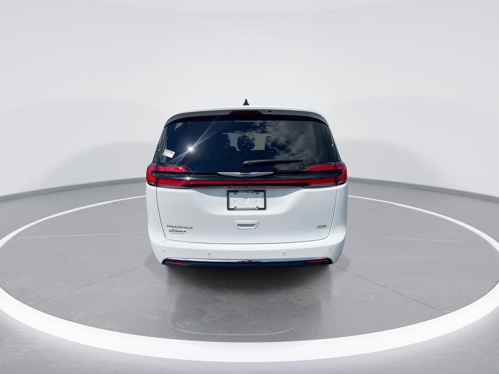 Used 2024 Chrysler Pacifica Touring-L AWD/4WD image 7