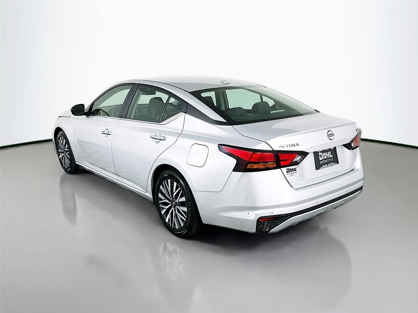 Used 2024 Nissan Altima 2.5 SV FWD image 10