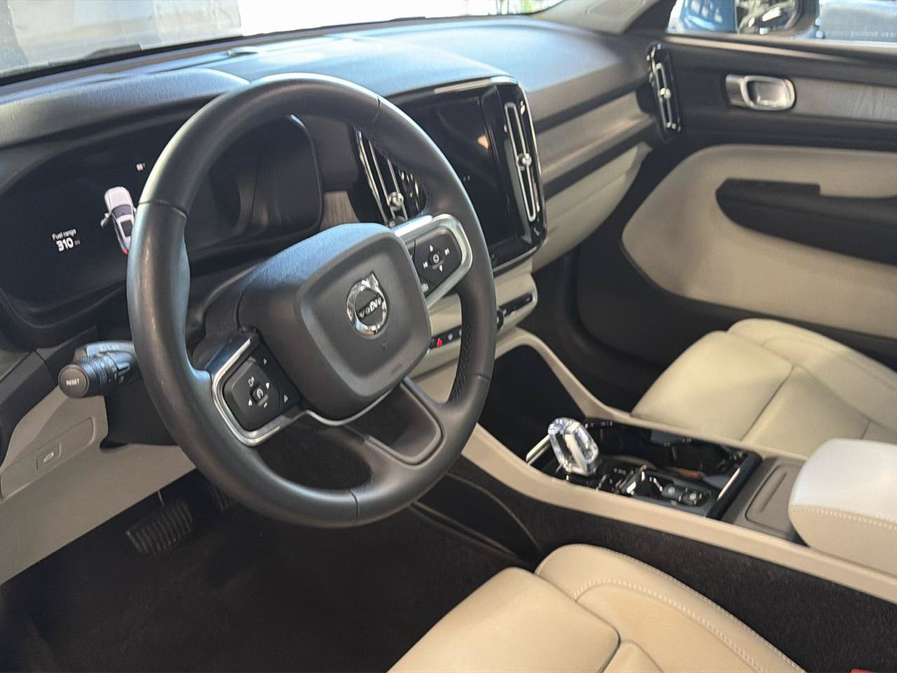 Used 2023 Volvo XC40 B5 Plus w/ Driver Assist Package AWD/4WD image 15