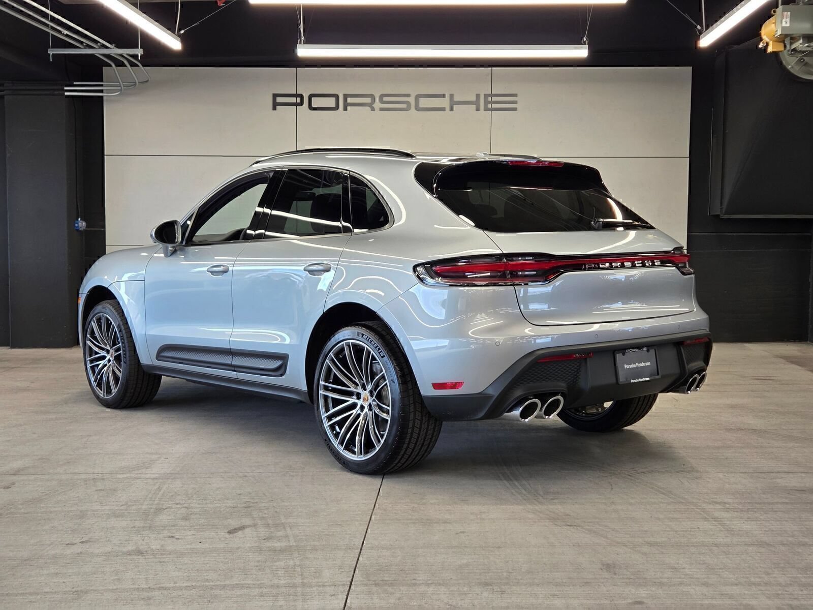 Certified 2026 Porsche Macan AWD/4WD image 3