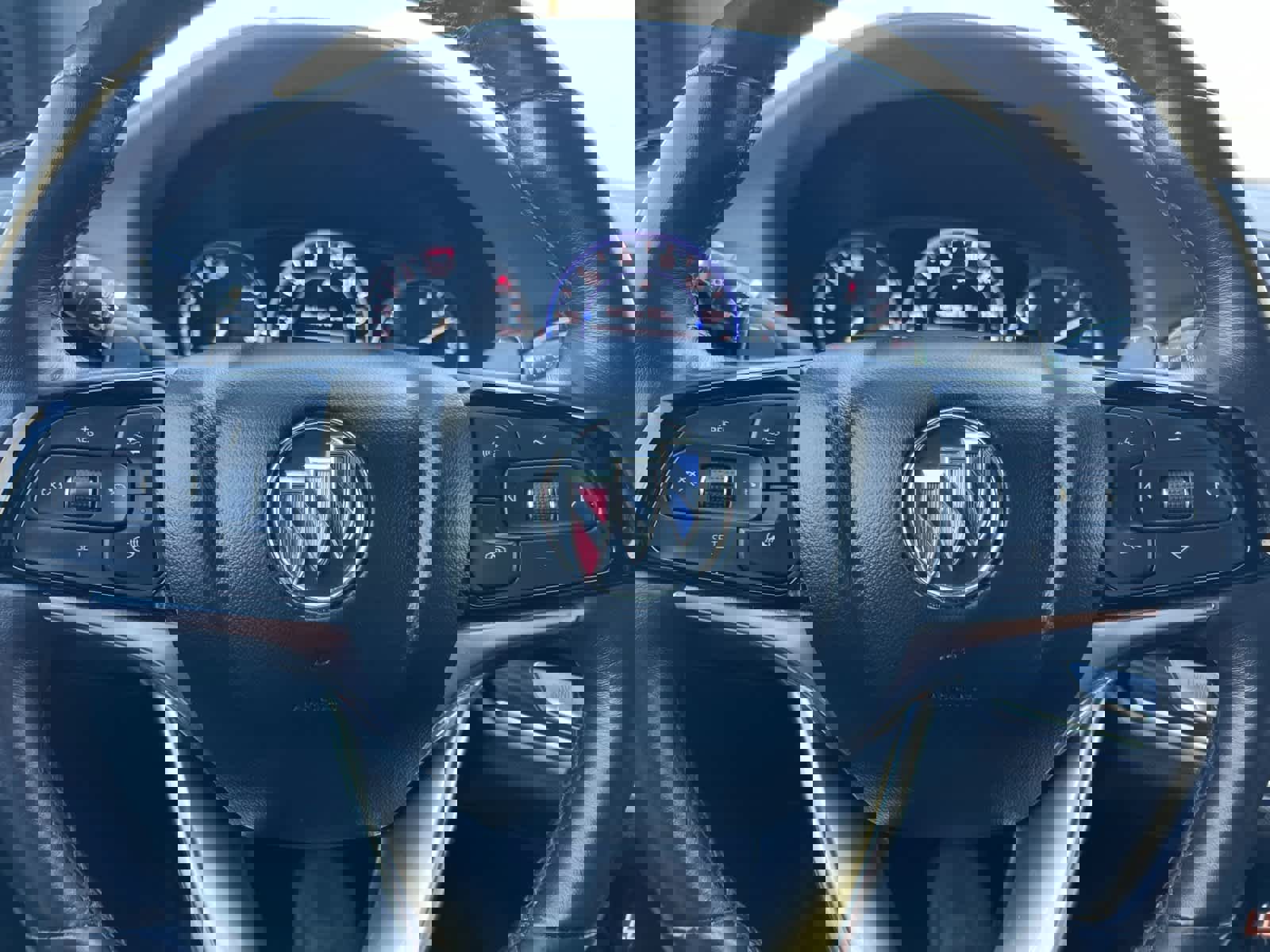 Used 2024 Buick Enclave Premium image 23