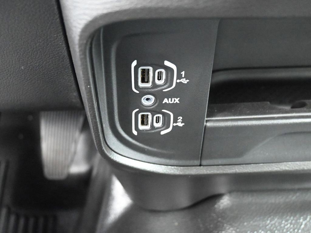 Used 2024 RAM 2500 Tradesman w/ Chrome Appearance Group image 27