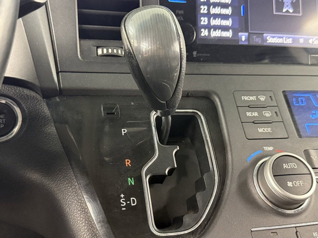 Used 2015 Toyota Sienna SE Premium image 26