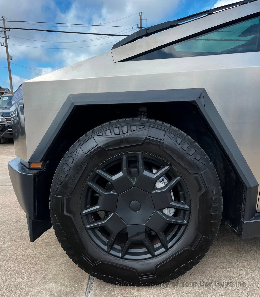 Used 2025 Tesla Cybertruck AWD Crew Cab image 34