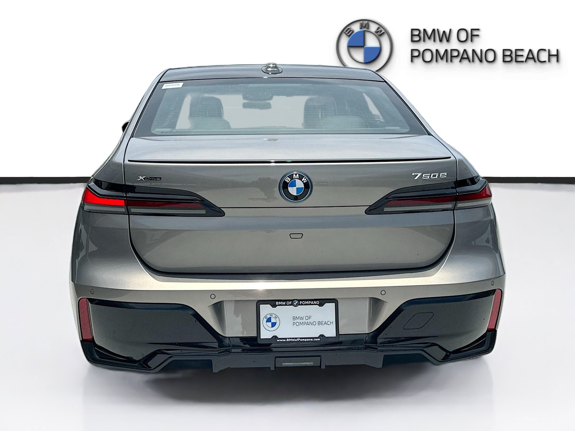New 2026 BMW 750e xDrive AWD/4WD image 5