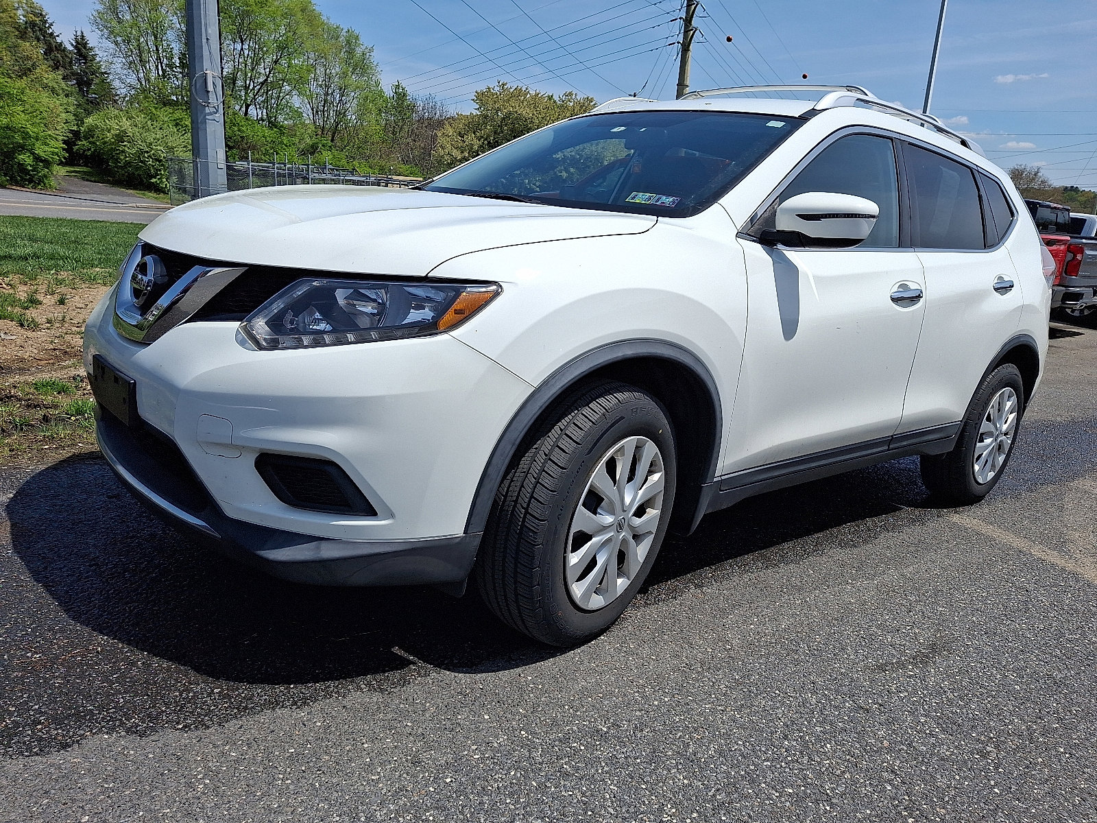 Used 2016 Nissan Rogue S w/ Appearance Package AWD/4WD image 2