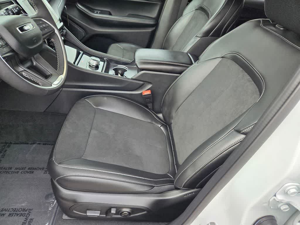 New 2025 Jeep Grand Cherokee L Altitude AWD/4WD image 12