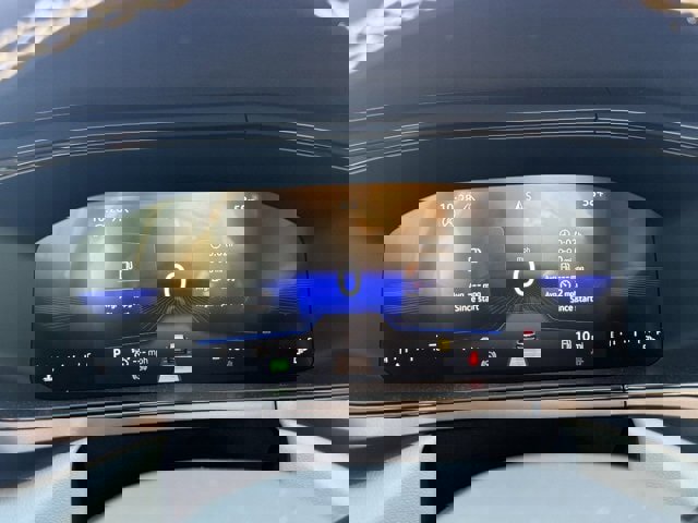 Used 2024 Volkswagen Tiguan SE R-Line image 17