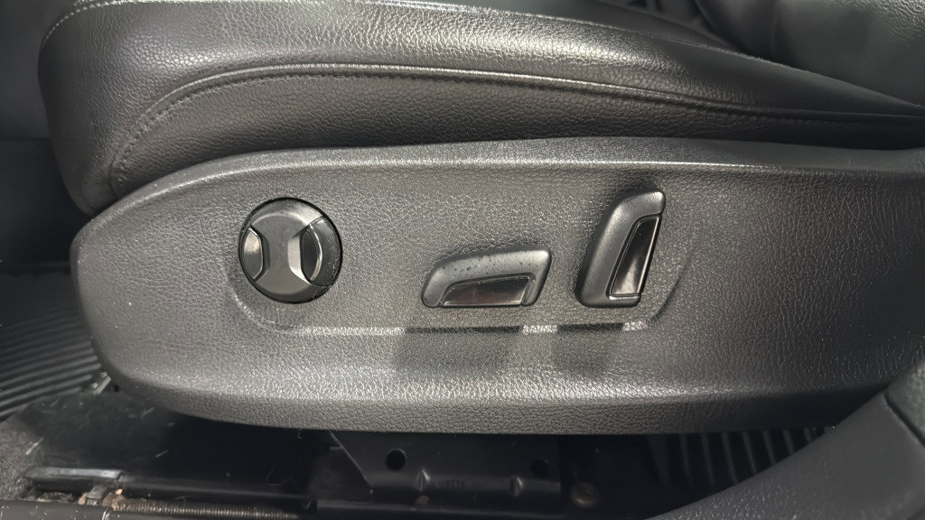 Used 2015 Volkswagen Passat TDI SE image 18