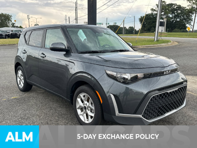 Used 2025 Kia Soul LX w/ LX Technology Package FWD image 3