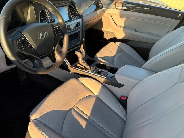 Used 2017 Hyundai Sonata Limited w/ Ultimate Package 04 FWD image 5