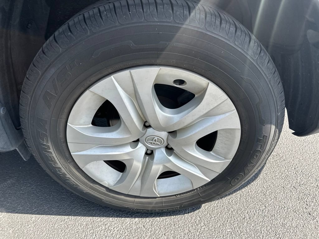 Used 2015 Toyota RAV4 LE AWD/4WD image 11