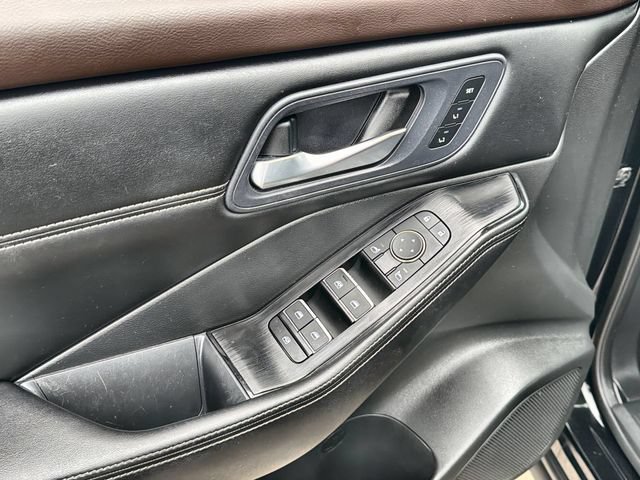 Used 2023 Nissan Rogue SL AWD/4WD image 13