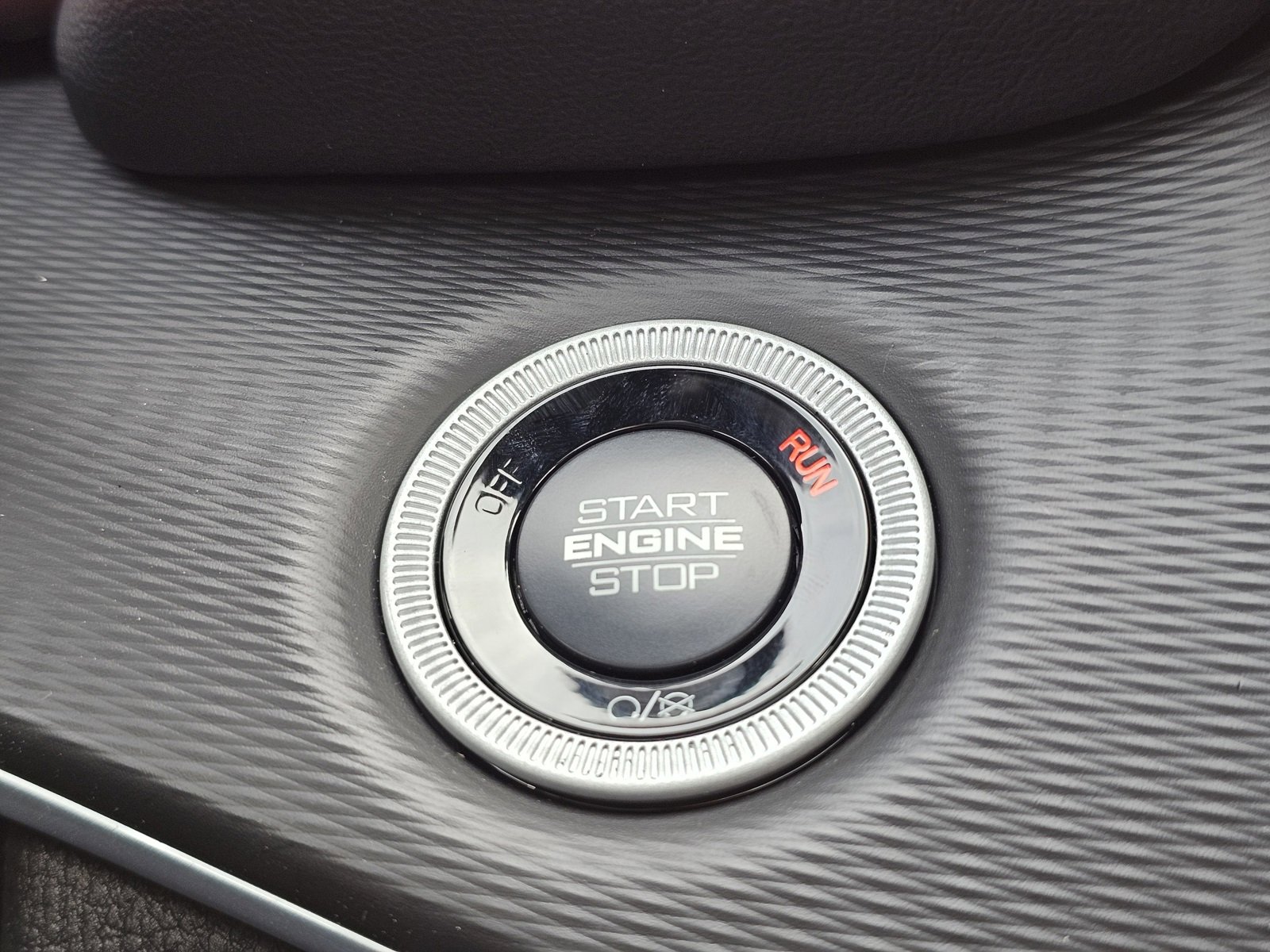 New 2025 Jeep Grand Cherokee L Laredo image 15