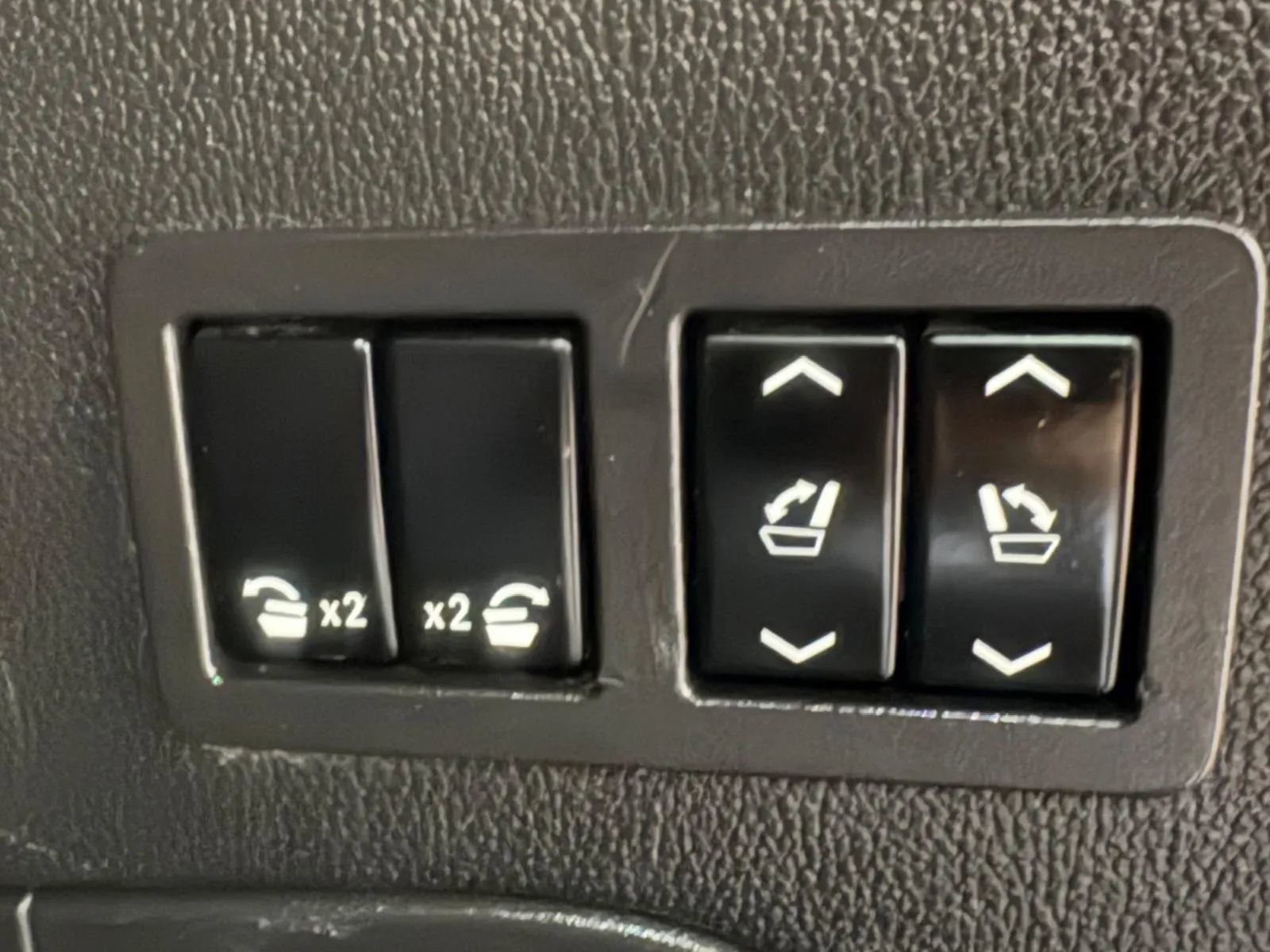 Used 2015 GMC Yukon SLT image 35