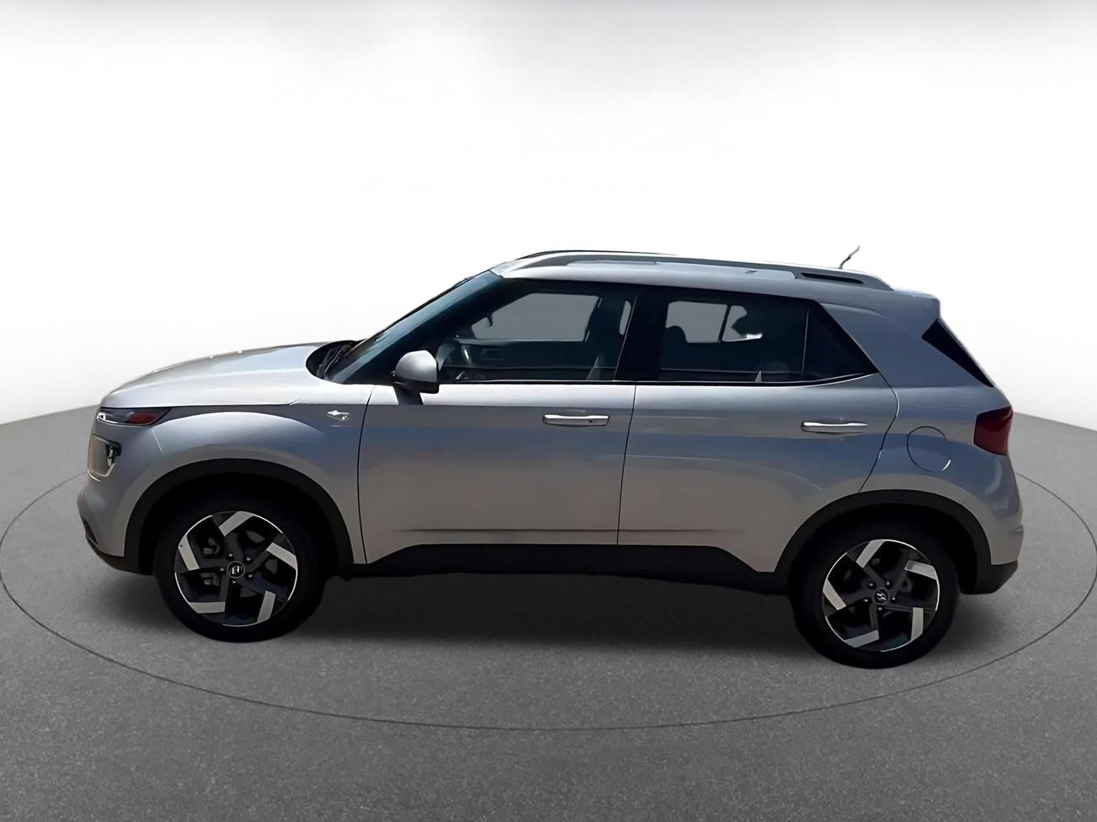 Used 2026 Hyundai Venue SEL FWD image 10