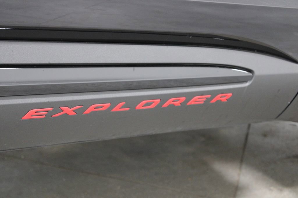 Used 2025 Ford Explorer ST image 13
