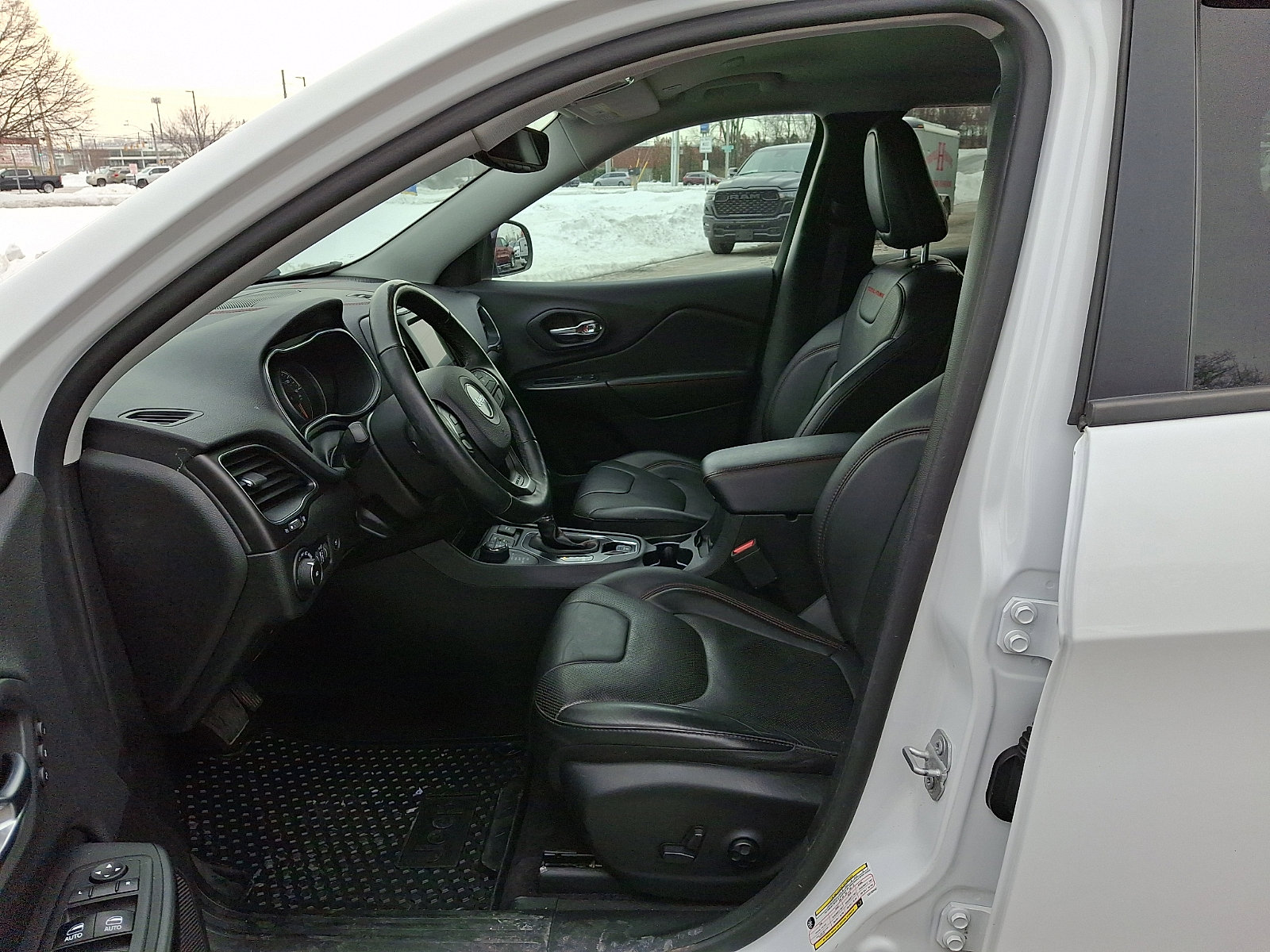 Certified 2019 Jeep Cherokee Trailhawk image 15