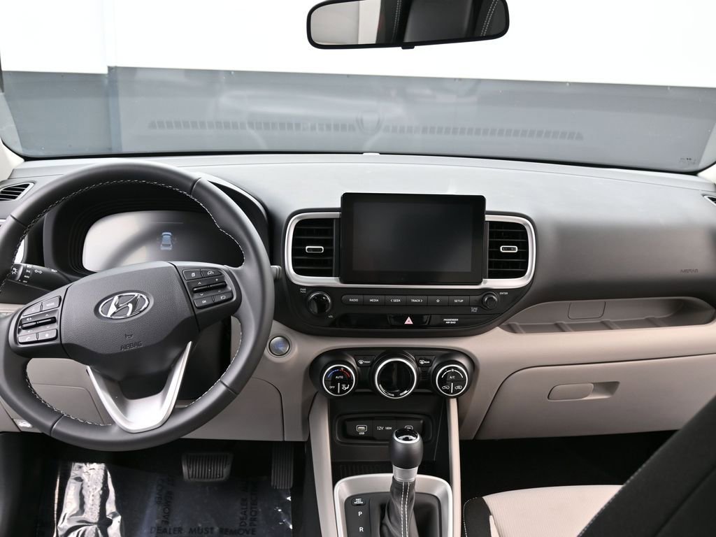 Certified 2025 Hyundai Venue SEL image 10
