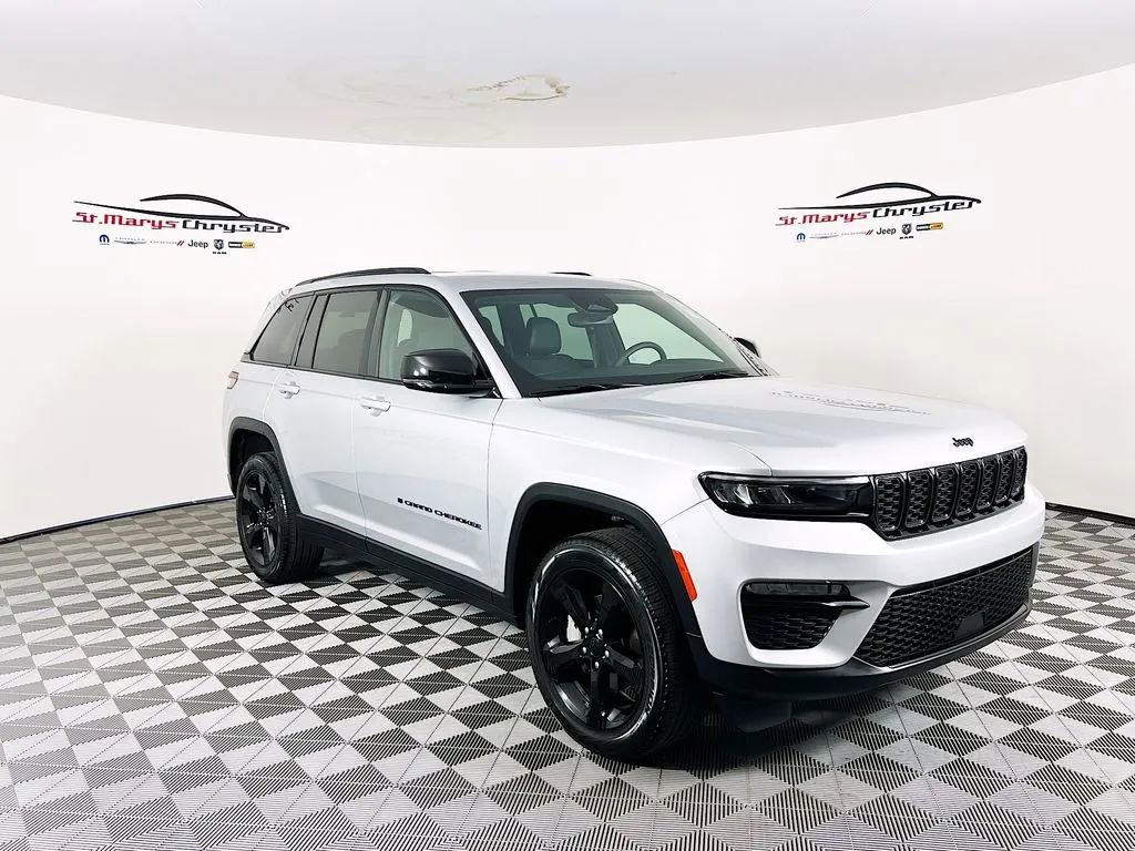 Used 2024 Jeep Grand Cherokee Limited w/ Black Appearance Package AWD/4WD image 1