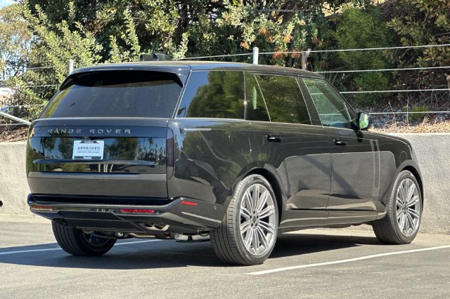 Certified 2026 Land Rover Range Rover Long Wheelbase SE AWD/4WD image 5