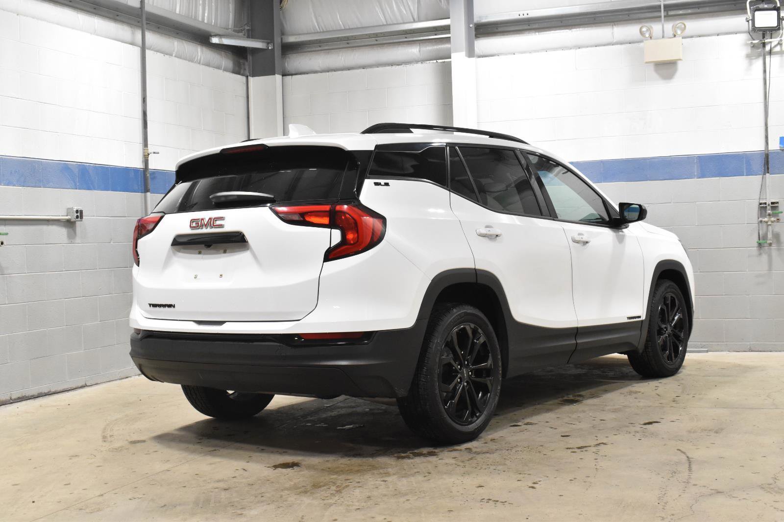 Used 2020 GMC Terrain SLE w/ Elevation Edition FWD image 25